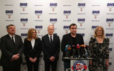 Všetci vrcholoví predstavitelia SNS položia na sneme svoje funkcie. Strana prežije, hovorí Danko.